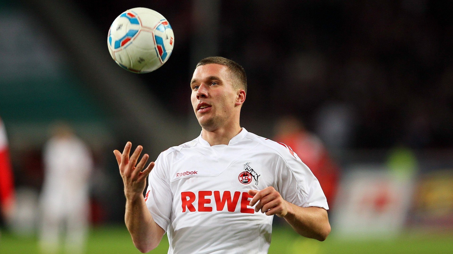 布莱顿控球细腻展现高质量配合,布莱顿球队老板