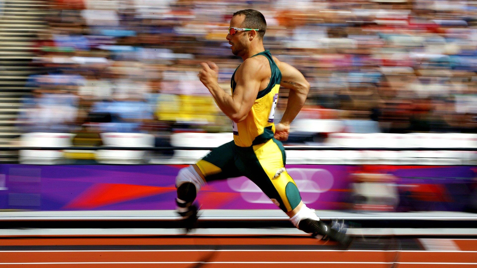 “高新体育中心网球赛:巅峰对决引爆全场热情”